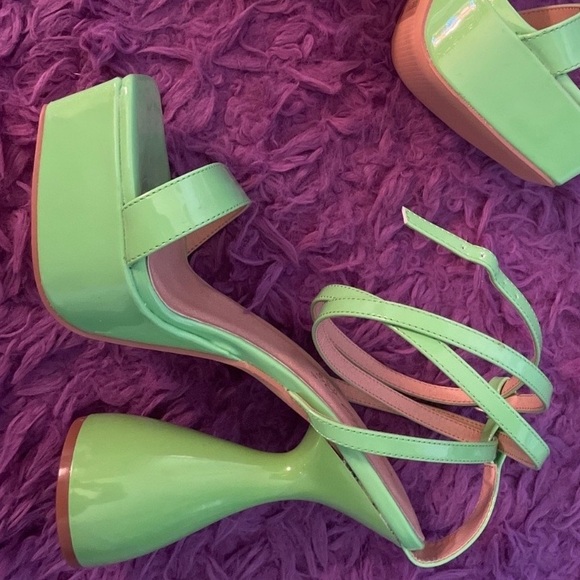 GREEN PATENT PLATFORM CHUNKY BLOCK HEEL WITH ANKLE STRAP - Picture 2 of 6